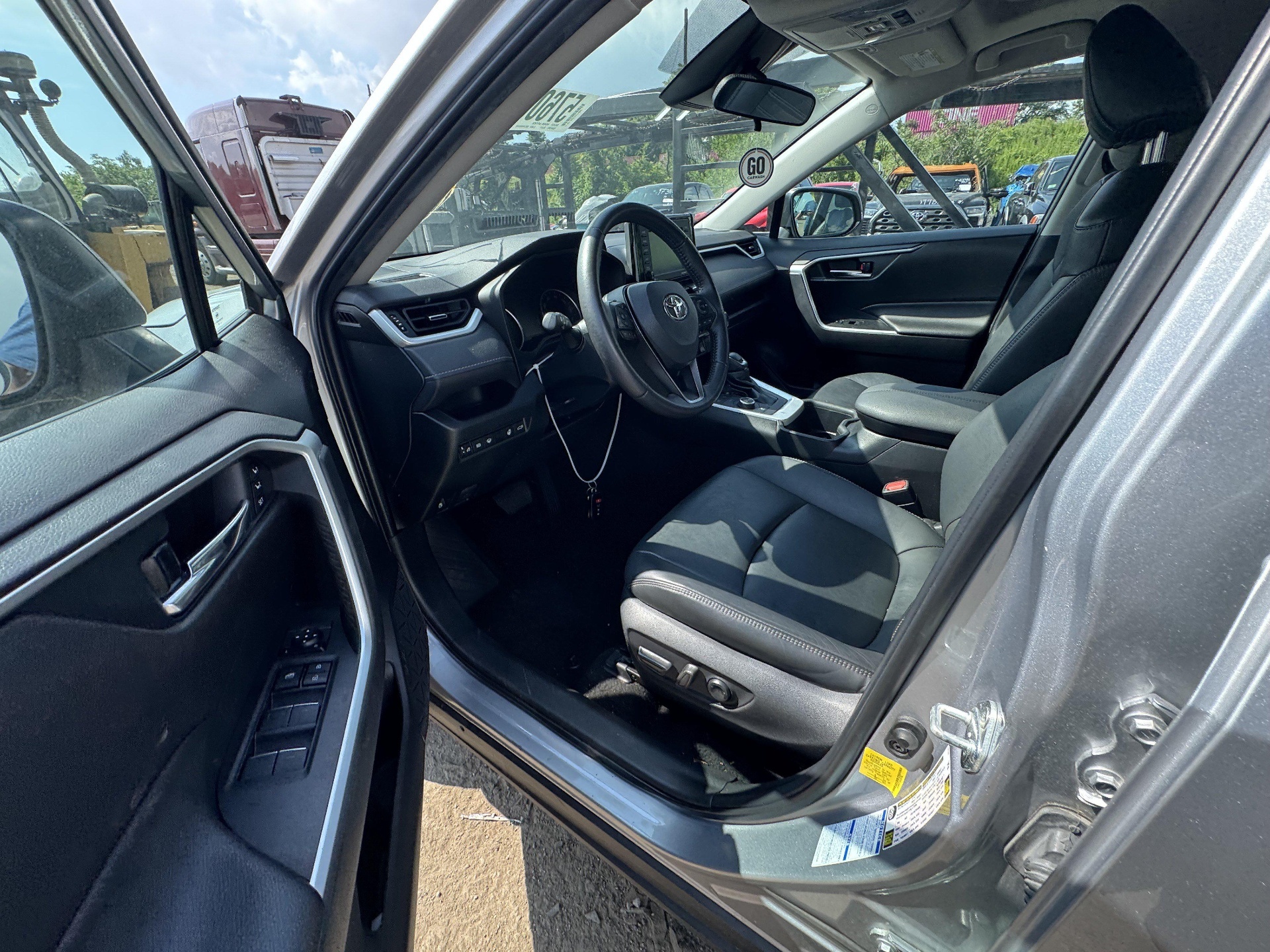 Toyota RAV4 XLE Premium — zdjęcie 3